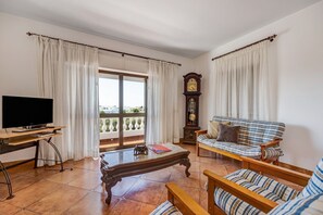 Living area - Apartment 'Casa Atlântico nº1' close to the Sea with Shared Pool & Wi-Fi (Lagos)