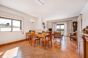 Dining - Apartment 'Casa Atlântico nº1' close to the Sea with Shared Pool & Wi-Fi (Lagos)