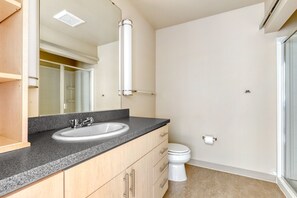 Hårføner og håndklær