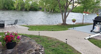 Fox River Retreat #1