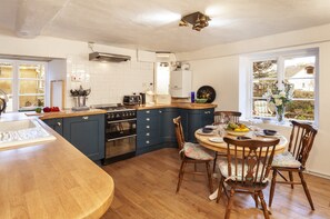 Microwave, oven, dishwasher, high chair - Grist Mill, Dunster (Dunster)