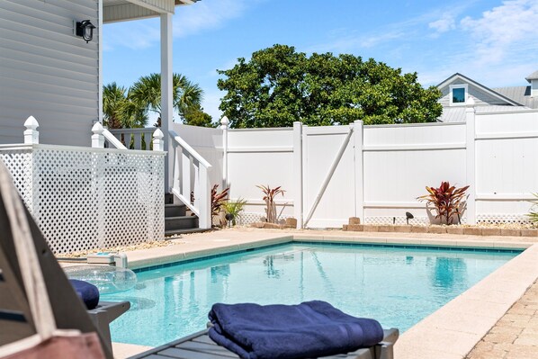 حمّام سباحة مُدفَّأ