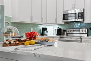 Fridge, microwave, oven, stovetop - Coastal Elegance - Pool, Games Room, beach gear, FREE Golf Cart & Cruiser Bikes! (Destin)