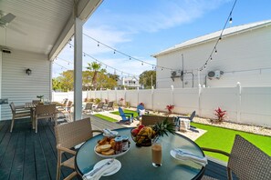 تناول الطعام بالخارج