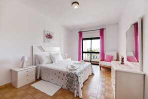1 bedroom, iron/ironing board, free WiFi, bed sheets - Apartment 'Casa Atlântico nº2' close to the Sea with Shared Pool & Wi-Fi (Lagos)