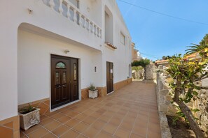 Exterior detail - Apartment 'Casa Atlântico nº2' close to the Sea with Shared Pool & Wi-Fi (Lagos)