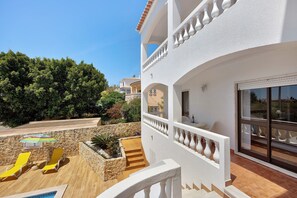 Terrace/patio - Apartment 'Casa Atlântico nº2' close to the Sea with Shared Pool & Wi-Fi (Lagos)