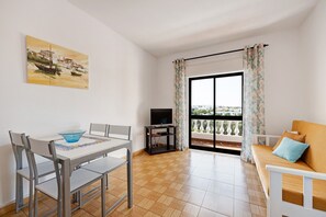 Living area - Apartment 'Casa Atlântico nº2' close to the Sea with Shared Pool & Wi-Fi (Lagos)