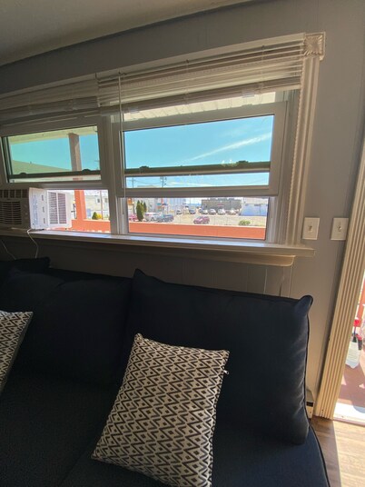 Ocean view 2 bedrooms  with a shared pool. 5
