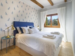 3 bedrooms, iron/ironing board, Internet