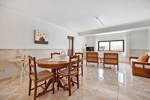 Dining - Apartment 'Casa Atlântico nº5' close to the Sea with Shared Pool & Wi-Fi (Lagos)