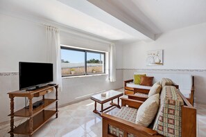 Living area - Apartment 'Casa Atlântico nº5' close to the Sea with Shared Pool & Wi-Fi (Lagos)