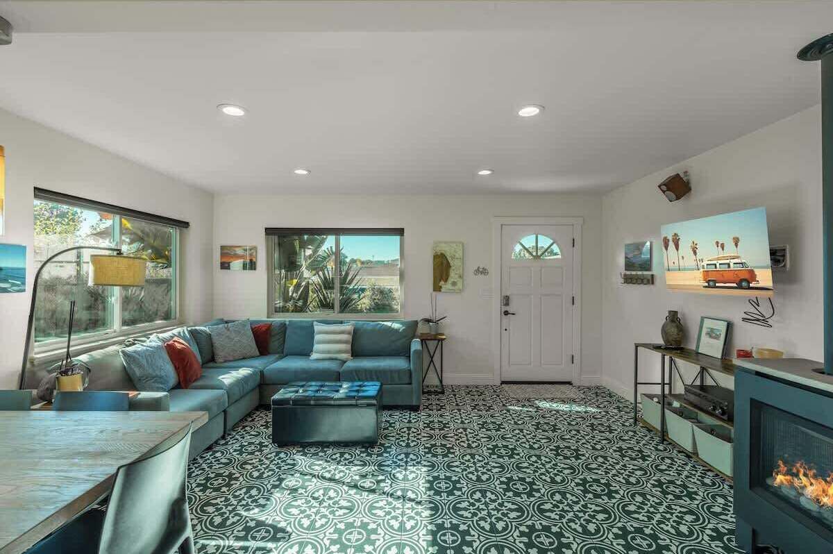 Smart TV, fireplace, table tennis, offices