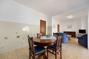 Dining - Apartment 'Casa Atlântico nº6' close to the Sea with Shared Pool & Wi-Fi (Lagos)