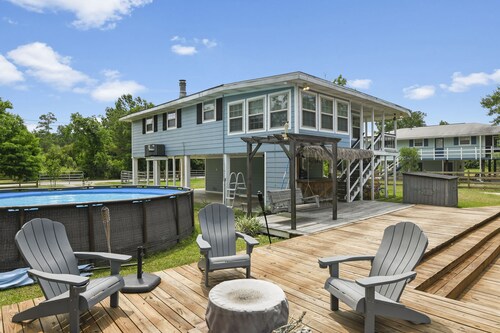 All the Summer Fun! Top Rated & Reviewed BSL w Pool , Deck, Dock & Water Access!