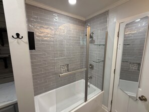 Combined shower/tub, towels, soap, toilet paper