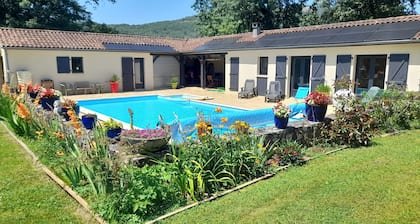 In the LOT, near MARTEL fully renovated gĂźte with swimming pool