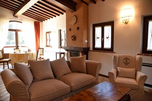 Télévision à écran plat, chaîne hi-fi