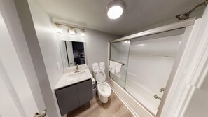 套房, 2 间卧室, 海洋景观 | 浴室 | 毛巾