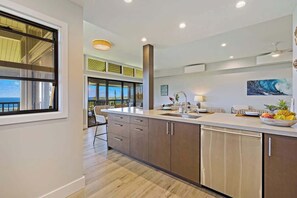 Interior - Remodeled luxury condo, Ocean Views, 2 Pools (Lahaina)