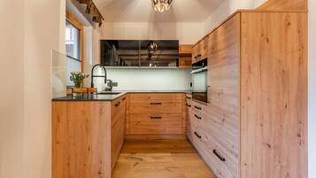 KĂŒhlschrank, Ofen, Herdplatte, GeschirrspĂŒler