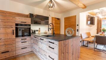 Réfrigérateur, four, plaque de cuisson, lave-vaisselle