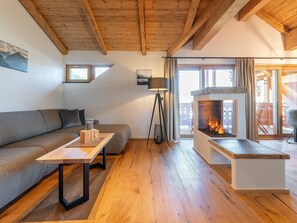 TV - Luxuriously furnished penthouse (Mauterndorf)