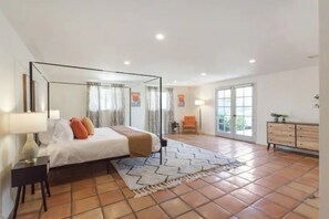 4 camere, ferro/asse da stiro, Wi-Fi gratuito, lenzuola