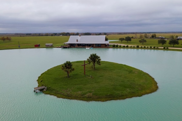Lake Island