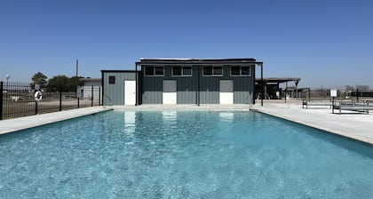 ⍣Ranch ⍣Incredible 70-Acres Estates Restoration Ranch retreat lake sleep 40-52 ⍣