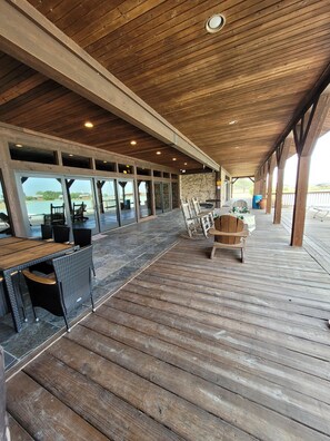 Outdoor dining - ⍣Ranch ⍣Incredible 70-Acres Estates Restoration Ranch retreat lake sleep 40-52 ⍣ (Midfield)