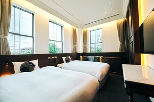 高级双床房, 无烟房 | 客房内保险箱、办公桌、笔记本电脑工作区、遮光窗帘