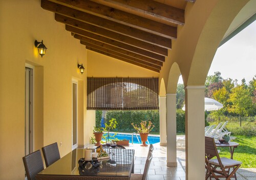 Villa Zina with pool, family-friendly and quiet location