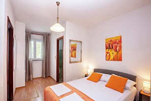 Apartment (One Bedroom Apartment with Terrace) | 3 bedrooms, free cribs/infant beds, WiFi - Apartments Villa Tanja (Vodice)