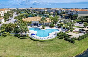 Piscina all'aperto, una piscina riscaldata