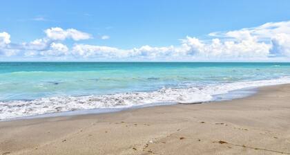 3/2 OCEAN Front Luxury Condo 90 Day Minimum