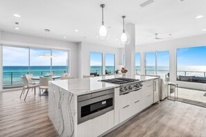 Fridge, microwave, oven, stovetop - OCEAN HAVEN: Just Listed, Remodeled in Modern Style, 180° Water View, Sauna, Beach Service for 8! (Santa Rosa Beach)