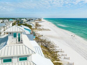 On the beach - OCEAN HAVEN: Just Listed, Remodeled in Modern Style, 180° Water View, Sauna, Beach Service for 6! (Santa Rosa Beach)