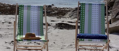 Plage à proximité, chaises longues