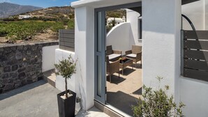 Quarto casal básico | Terraço/pátio