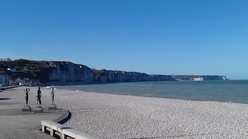 Plage à proximité, chaises longues