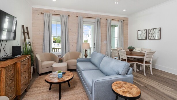Living area - ADORABLE 2 BEDROOM BEACH COTTAGE DIRECTLY ACROSS FROM BEACH! (Orange Beach)
