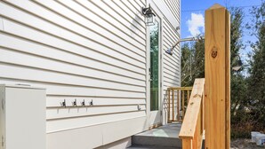 Property grounds - ADORABLE 2 BEDROOM BEACH COTTAGE DIRECTLY ACROSS FROM BEACH! (Orange Beach)