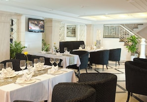 Breakfast, lunch, dinner served; Vietnamese cuisine