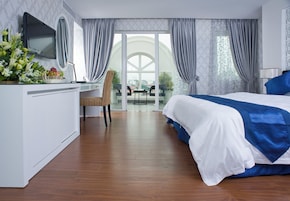 Habitación panorámica, 1 cama de matrimonio grande, balcón, vistas a la ciudad | Sábanas de algodón egipcio y ropa de cama de alta calidad