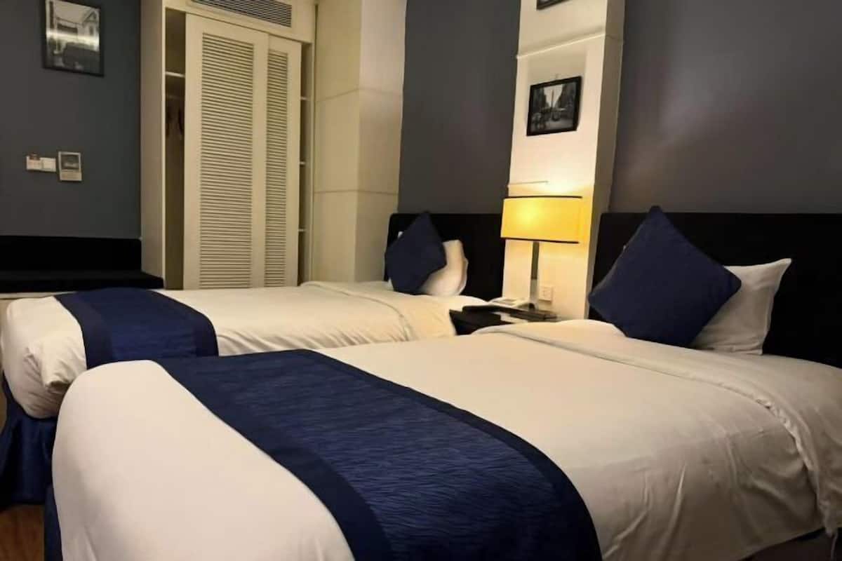 Egyptian cotton sheets, premium bedding, pillow-top beds, minibar