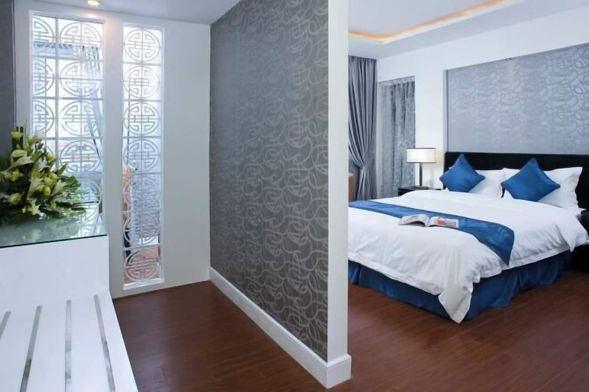 Egyptian cotton sheets, premium bedding, pillow-top beds, minibar