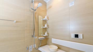 Bañera y ducha independientes, artículos de tocador gratuitos