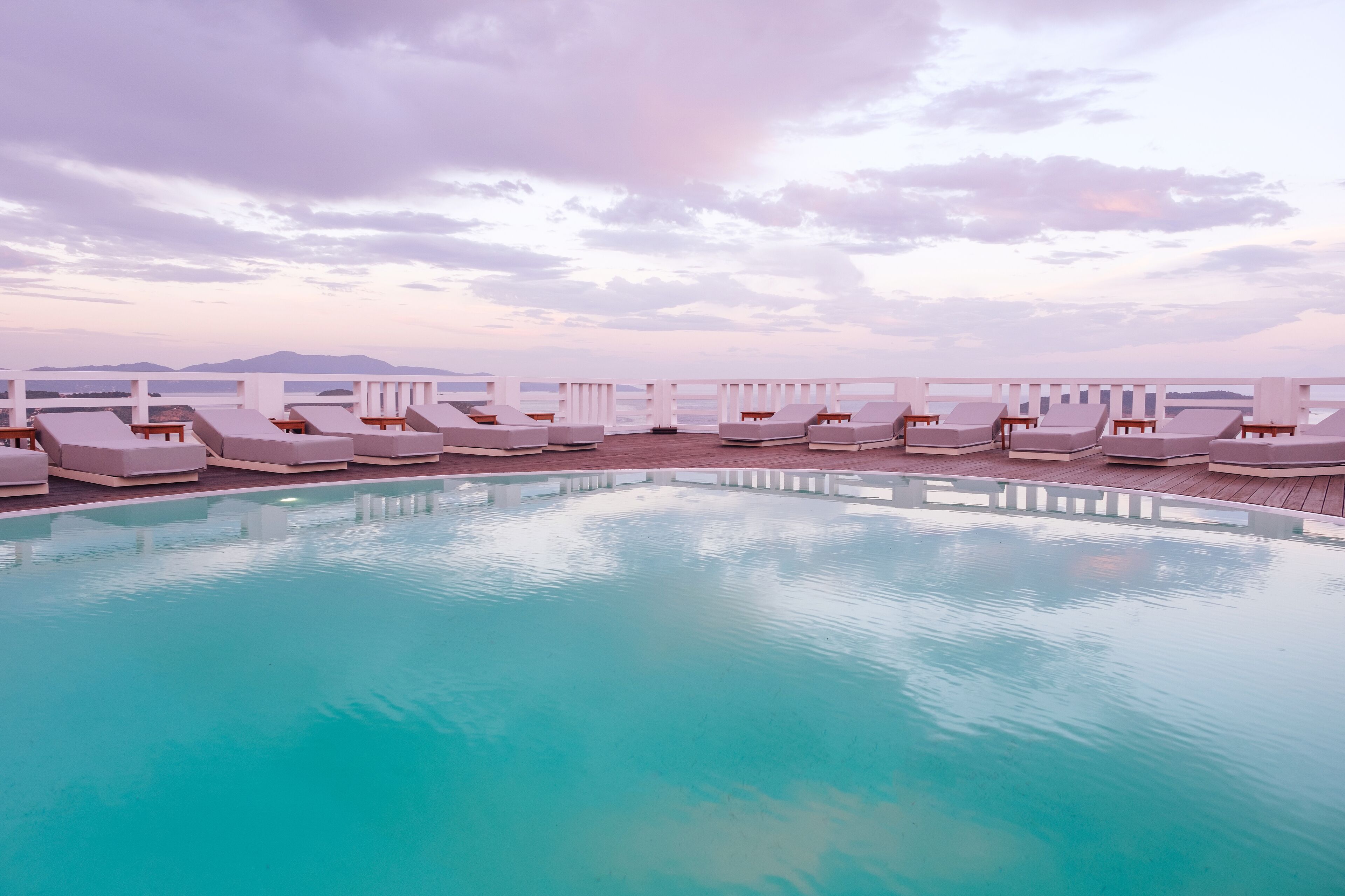 حمّام سباحة خارجي موسمي