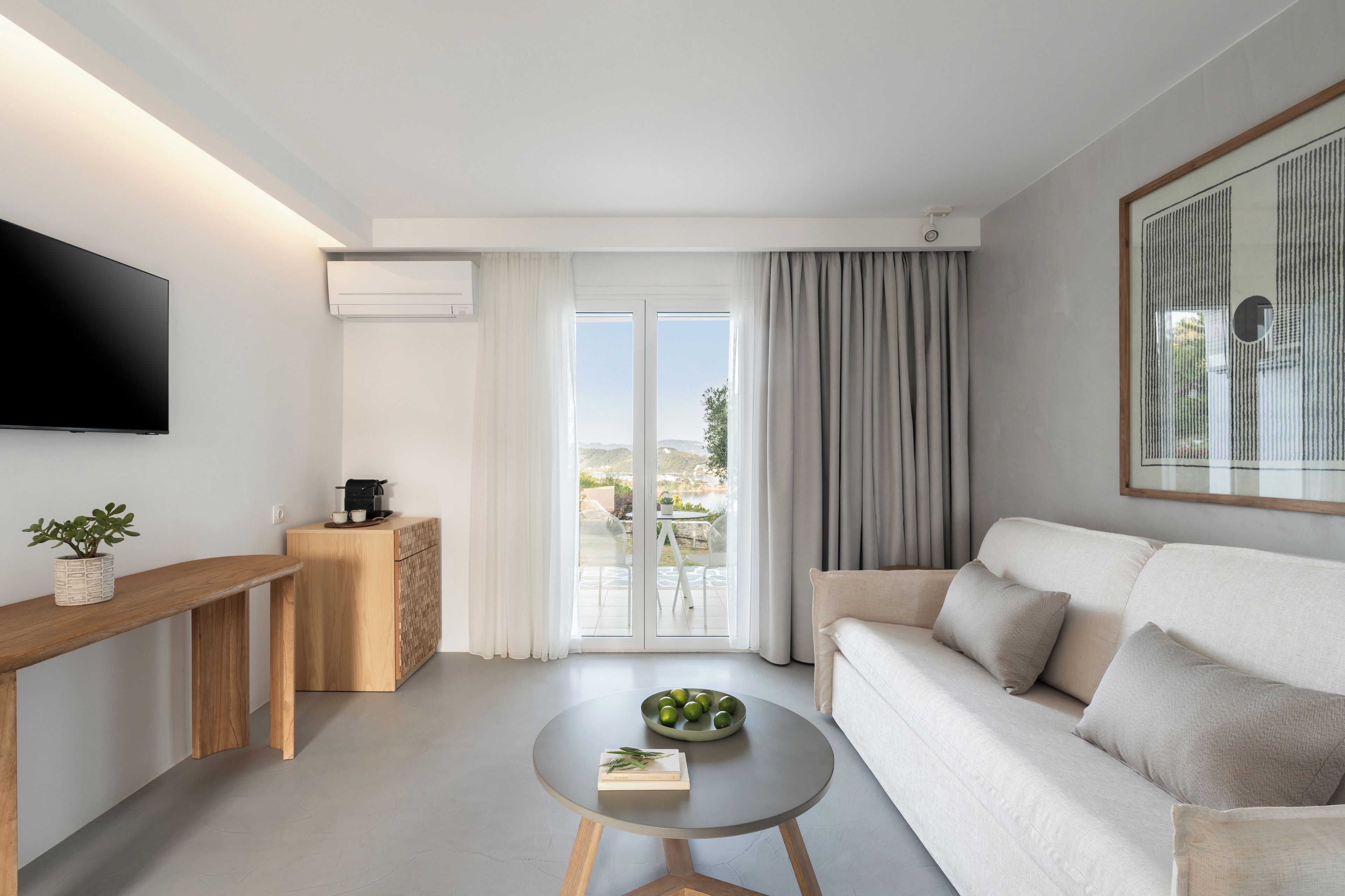 Queen Suite Sea View | บริเวณนั่งเล่น | สมาร์ททีวี